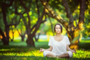 开云体育入口-铁血逆转！英格兰鏖战保加利亚，德容铁腕统治中场，三狮军团逆境重生