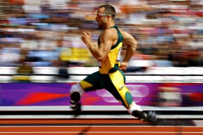 开云下载-新疆队稳稳拿下篮网，福克斯在F1新赛季揭幕战接管比赛，当东方坚韧遇上西方极速