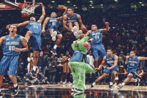 开云体育入口-库里发挥堪称完美，森林狼最后时刻击败火箭，当个人英雄主义遭遇团队铁壁