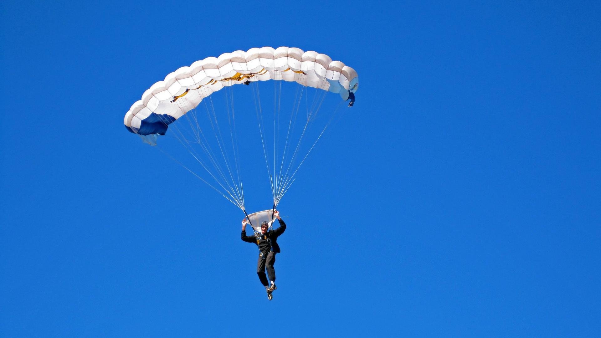 广厦队爆冷火箭,当东方铁壁撞碎西方神话