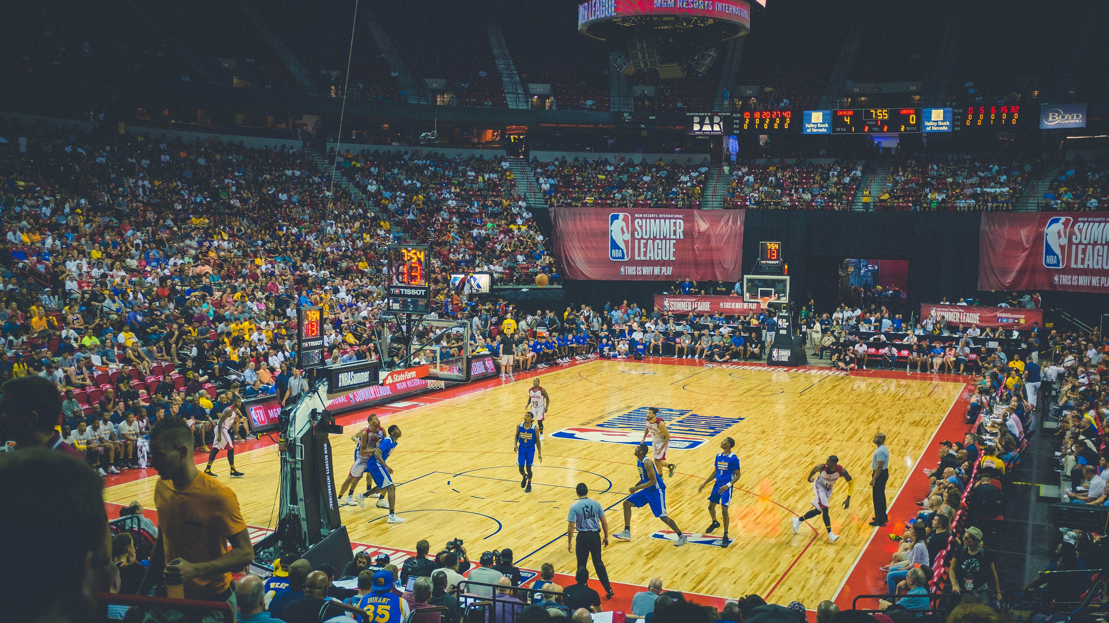 东决关键战之夜，伦纳德用沉默的獠牙撕碎质疑，重定义巨星价值