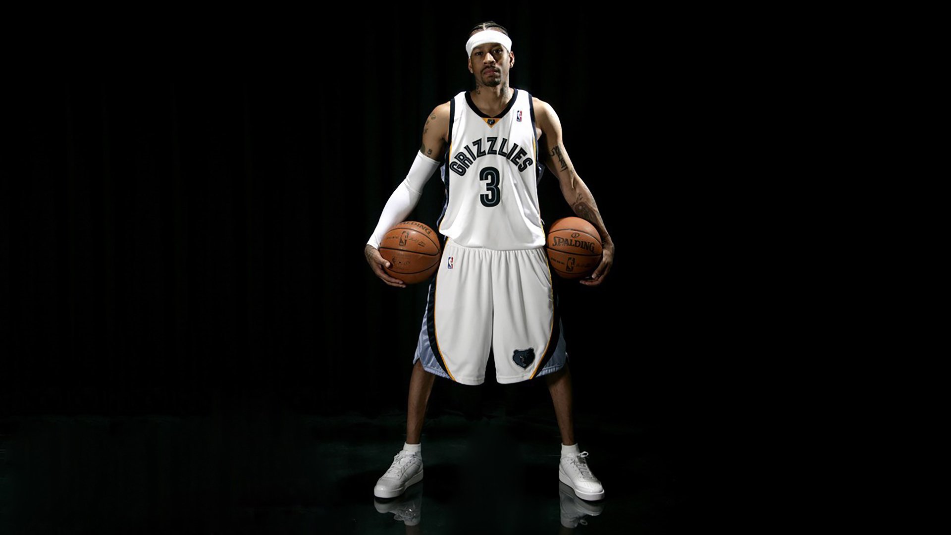 德甲争冠战之夜，詹姆斯完成里程碑，当足球的喧嚣遇见篮球的孤寂