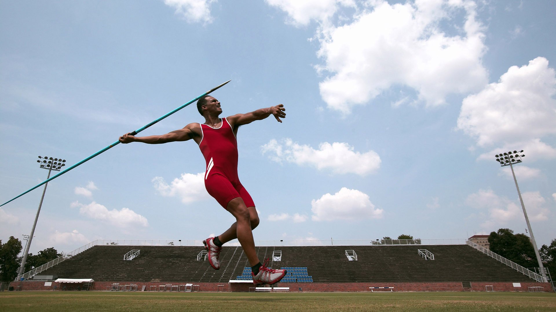 奥运周期关键战之夜，东契奇连续得分拉开差距，篮球如何成为小国的世界语？